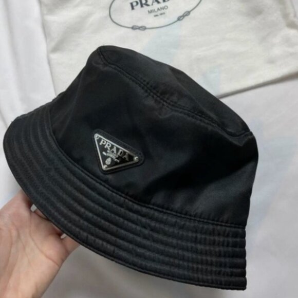 Prada Black Re-Nylon Bucket Hat - Iconic Logo Style - Picture 5 of 6